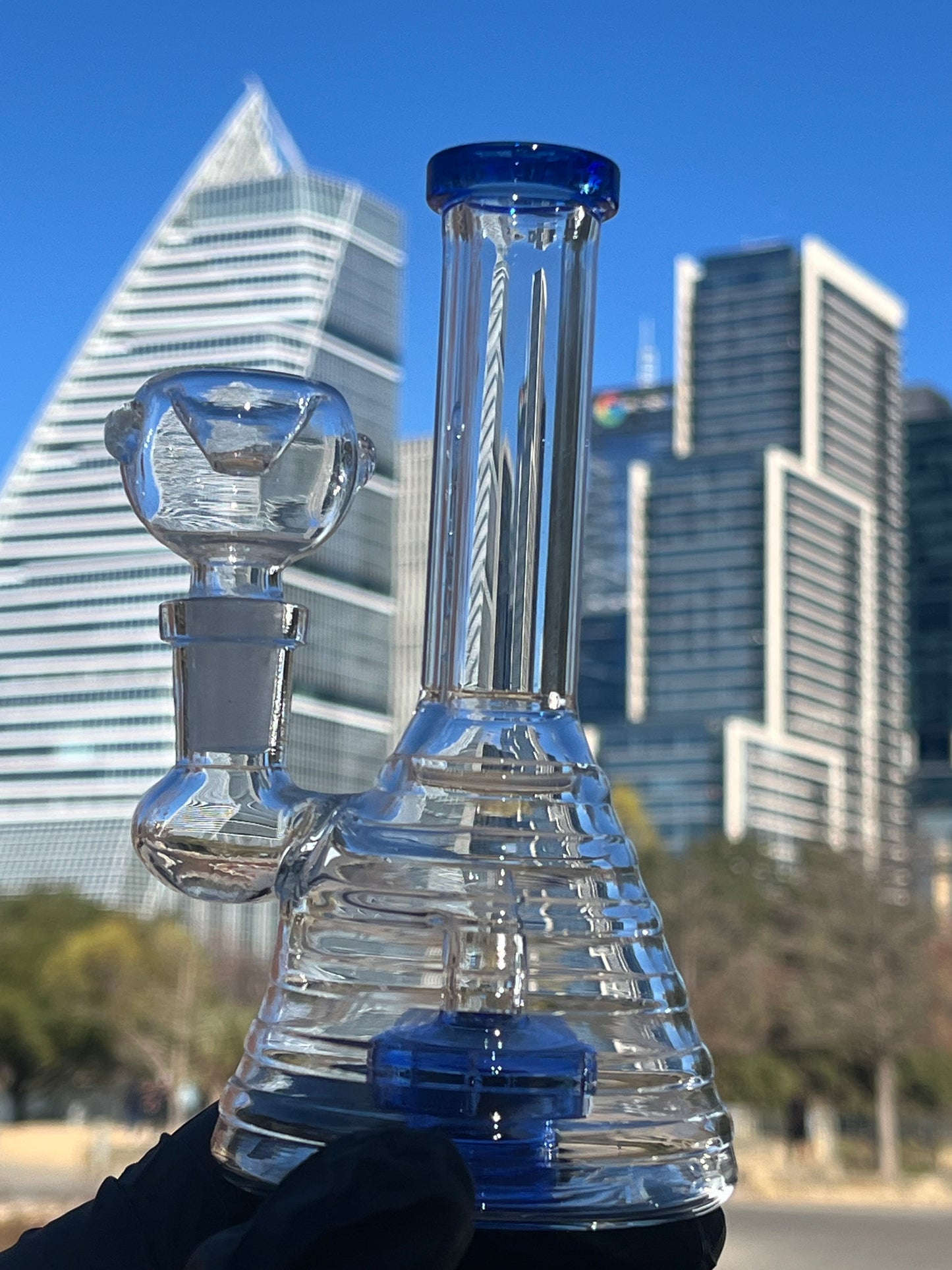 6-Inch Iceberg Bong - Compact, Smooth Hits with Premium Filtration