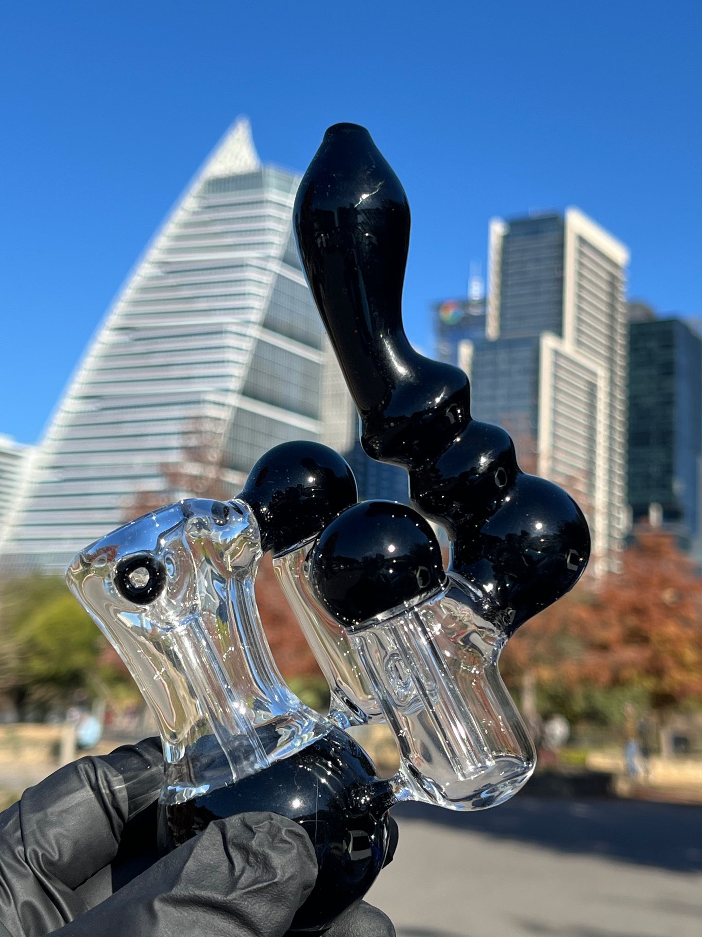 Sleek Black Handheld Glass Pipe – Durable & Portable Smoking Accessory