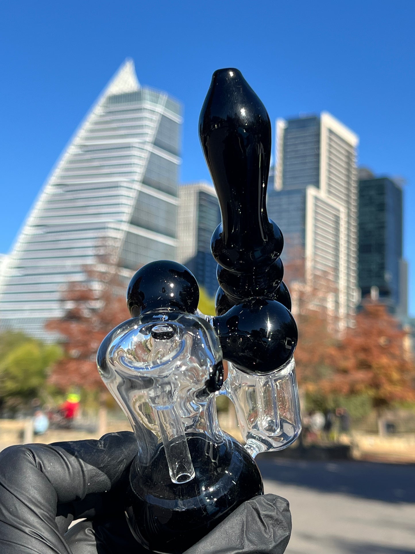 Sleek Black Handheld Glass Pipe – Durable & Portable Smoking Accessory