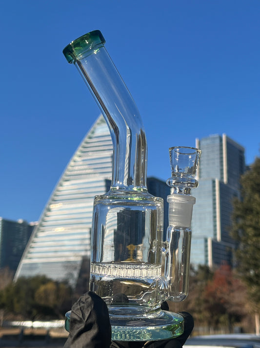 7.5-Inch Bent Neck Honeycomb Water Pipe/Dab Rig - Smooth Filtration for the Perfect Hit